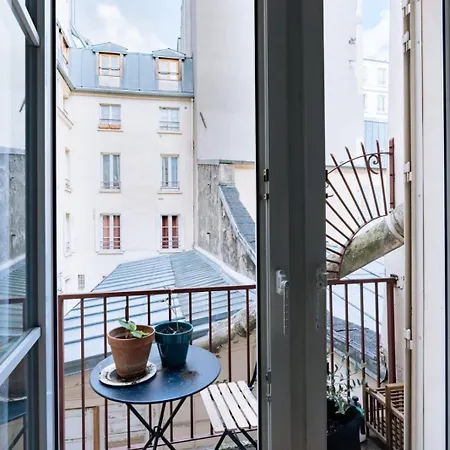 Apartament & Peaceful For 5 Republique! *